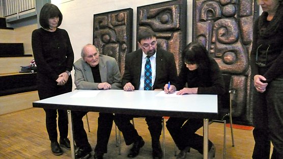 Heinz Scharr schenkt Kunstwerke f&uuml;r Cruciskirche (Foto: Stadt Sondershausen)