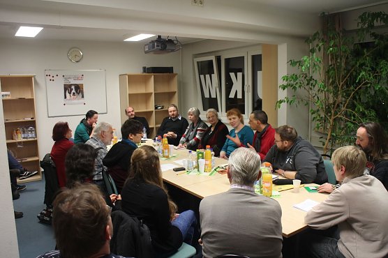 Auf der ersten Redaktionskonferenz wurden erste Ideen entwickelt, wie die Umwandlung des Nordh&auml;user B&uuml;rgerradios gestemmt werden kann (Foto: Angelo Glashagel)