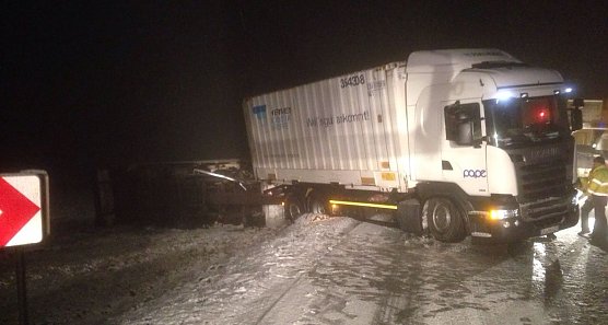 Auf glatter Fahrbahn... (Foto: privat) Auf glatter Fahrbahn... (Foto: privat)