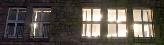 Hinter diesen Fenstern wird am liebsten ohne &Ouml;ffentlichkeit beraten. (Foto: nnz)