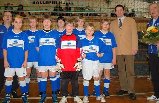 Neue Trikots f&uuml;r die D-Junioren (Foto: Michel)