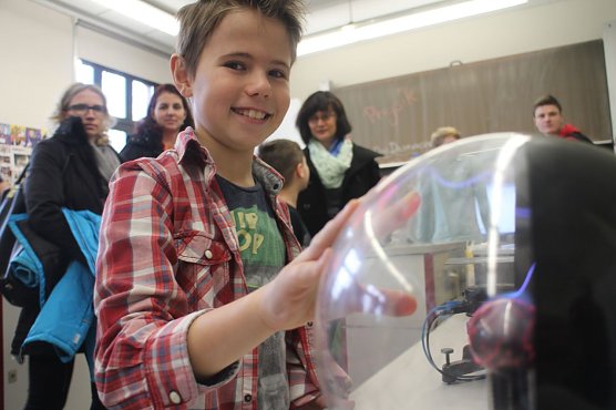Viel gab es f&uuml;r Eltern und Sch&uuml;lern heute am Nordh&auml;user Humboldt Gymnasium zu entdecken (Foto: Angelo Glashagel)