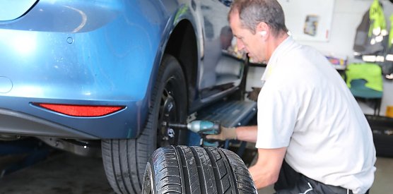 Reifenwechsel (Foto: ADAC)