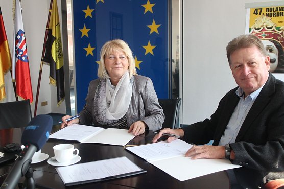 Vertr&auml;ge unterzeichnet: das 47. Nordh&auml;user Rolandsfest wird von der Wippertaler Getr&auml;nke GmbH organisiert (Foto: Angelo Glashagel)