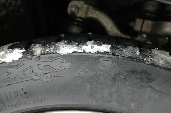 Winterreifen nicht zu früh wechseln (Foto: TÜV Thüringen) Winterreifen nicht zu früh wechseln (Foto: TÜV Thüringen)