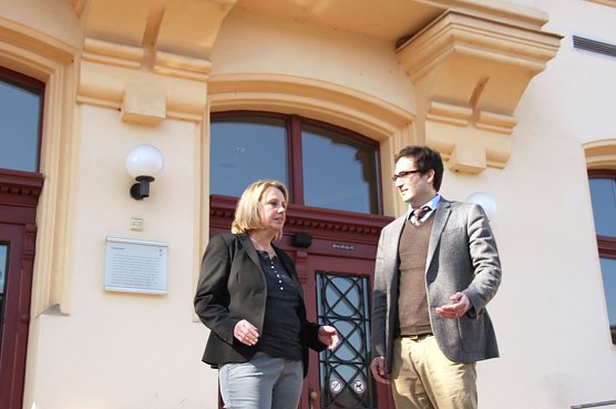 Zu einem ersten Gespr&auml;ch haben sich heute der neue Leiter der Gedenkst&auml;tte Mittelbau-Dora Dr. Stefan H&ouml;rdler und die amtierende Landr&auml;tin Jutta Krauth im Landratsamt getroffen. (Foto: Jessica Pieper)