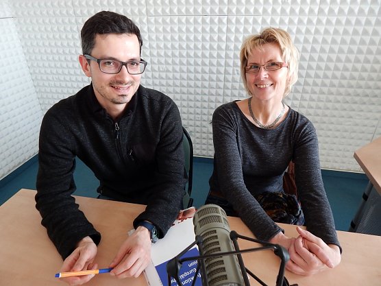 Im B&uuml;rgersender berichten Radoslaw Romanczuk und Ines Gast vom Europahaus (Foto: Sandra Witzel)