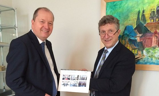 Gesch&auml;ftsf&uuml;hrer Abellio Rail Mitteldeutschland GmbH, Dirk Ballerstein, r. Oberb&uuml;rgermeister Dr. Klaus Zeh (Foto: Pressestelle Stadt Nordhausen)