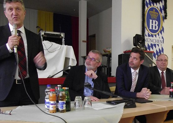 Wahlkampf beim Stammtisch (Foto: Kurt Frank)