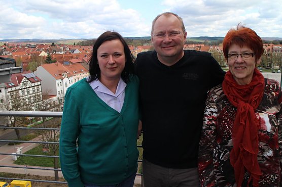 (v.r.) Sandra Witzel, Peter Jentsch und Christel Urban wollen zusammen mit den Nutzern daf&uuml;r sorgen das der auch in Zukunft auf Sendung bleibt  (Foto: Angelo Glashagel)