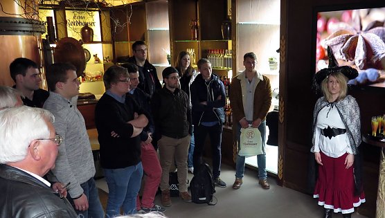 Am Anfang der Hexen-Führung zu Walpurgis (Foto: nnz) Am Anfang der Hexen-Führung zu Walpurgis (Foto: nnz)