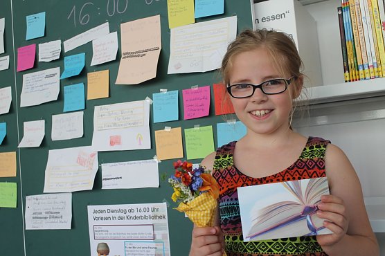 Vanessa gab den Nachmittagsveranstatlung in der Bibliothek einen neuen Namen: Dienstagsgeschichten (Foto: Angelo Glashagel)
