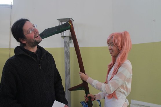 Mit den Sch&uuml;lern der Lessingschule arbeitet man gerade an Requisiten und dem B&uuml;hnenbild f&uuml;r ein Theaterst&uuml;ck (Foto: Angelo Glashagel)