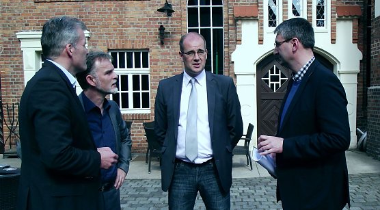 Wahlkampfhelfer in der "Tradi" (Foto: Kurt Frank) Wahlkampfhelfer in der "Tradi" (Foto: Kurt Frank)