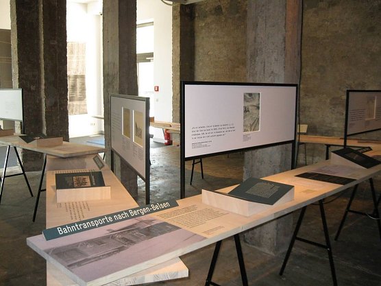 Blick in den Ausstellungsraum in der ehemaligen Feuerwache (Foto: Nadine Jenke)