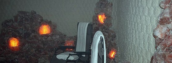 Die besondere Totes-Meer-Salzgrotte (Foto: Karl-Heinz Herrmann) Die besondere Totes-Meer-Salzgrotte (Foto: Karl-Heinz Herrmann)