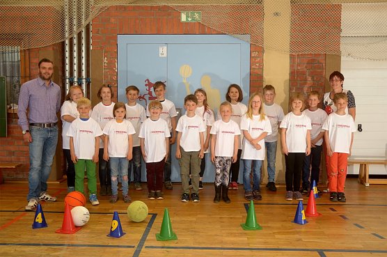 Ilfelds Grundsch&uuml;ler konnten sich &uuml;ber neue Ausr&uuml;stung freuen (Foto: Patrick Meister)