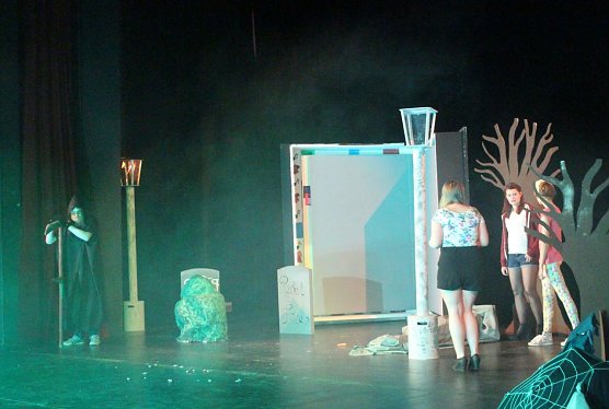 Mit "Angst" er&ouml;ffnete die Lessingschule die 23. Schultheatertage (Foto: Angelo Glashagel)