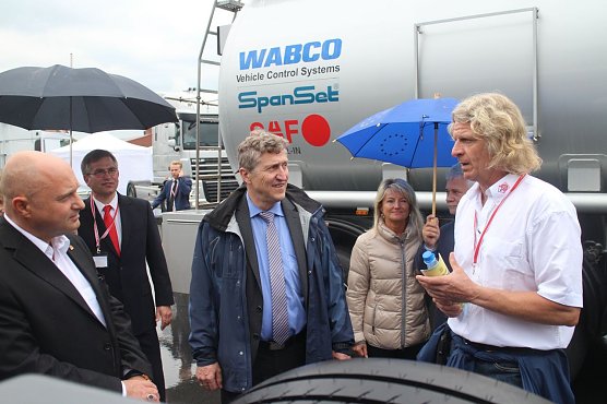 Andreas Gebhardt erl&auml;uterte den G&auml;sten den Arbeitsansatz des BBZ (Foto: Angelo Glashagel)