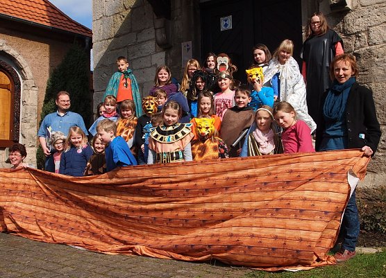 Wollen mit ihrem Musical auf Tour gehen - der Kinder-Kirchen-Chor des Südharzes (Foto: R. Englert) Wollen mit ihrem Musical auf Tour gehen - der Kinder-Kirchen-Chor des Südharzes (Foto: R. Englert)