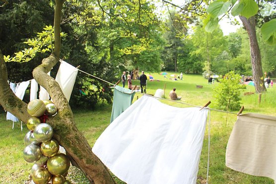 Abendessen ganz in Wei&szlig; - in Park Hohenrode findet demn&auml;chst das "Diner en blanc" statt (Foto: Angelo Glashagel)