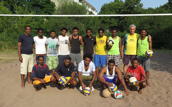 Immer mit am Netz: Lutz Kurth (2. von rechts) (Foto: nnz)