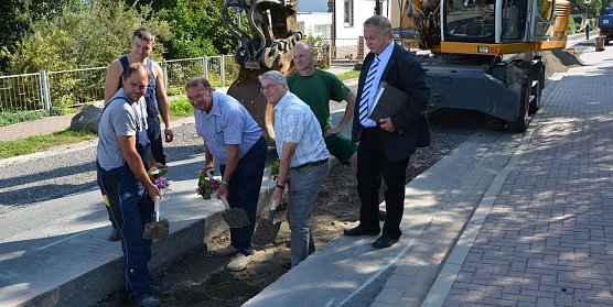 Erster symbolischer Spatenstich (Foto: privat) Erster symbolischer Spatenstich (Foto: privat)