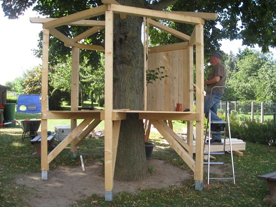 Nach langer Zeit wurde heute das "Baumhaus" an die Kinder der Leimbacher Must&ouml;ppchen &uuml;bergeben (Foto: Leimbacher Must&ouml;ppchen)