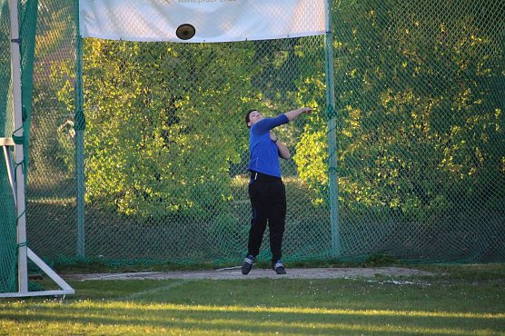 Erstes Flutlichtwerfen in Bleicherode (Foto: Silke Breitbarth SV Glückauf Bleicherode) Erstes Flutlichtwerfen in Bleicherode (Foto: Silke Breitbarth SV Glückauf Bleicherode)