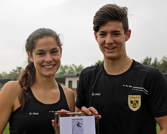 Anne Peter und Julius Kohler haben den Vier Jahres Zeiten Pokal errungen (Foto: Uwe Tittel)