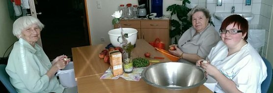 Apfelkuchen backen (Foto: KMG)