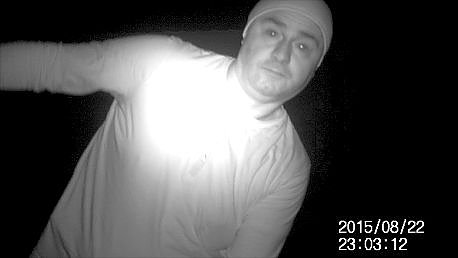 Aufnahme des Verdächtigen - Wer kennt diesen Mann? (Foto: Landespolizeiinspektion Nordhausen) Aufnahme des Verdächtigen - Wer kennt diesen Mann? (Foto: Landespolizeiinspektion Nordhausen)