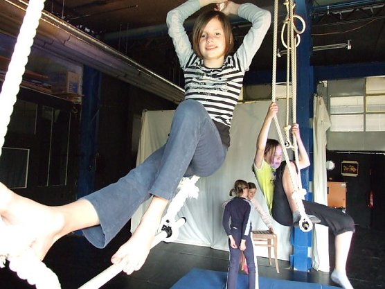 Üben am Trapez (Foto: S. Böttcher) Üben am Trapez (Foto: S. Böttcher)