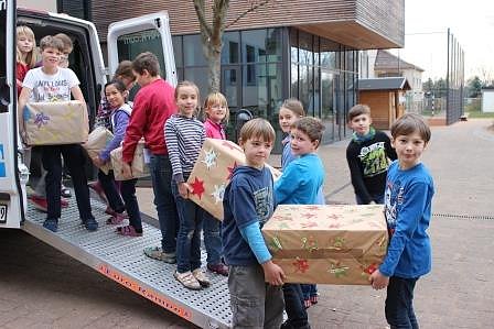 An der evangelischen Grundschule Nordhausen wurden heute Pakete f&uuml;r Rum&auml;nien gepackt (Foto: Denise Pospischil)