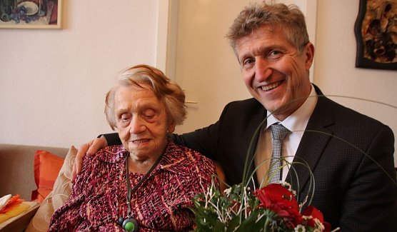 Gratulation zum Geburtstag (Foto: I. Bergmann, Stadtverwaltung Nordhausen)
