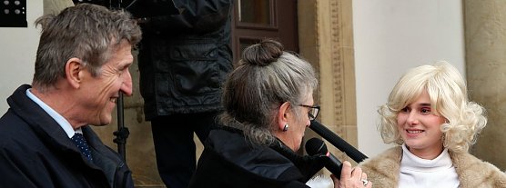 Auch das ist Deutschland - der Weihnachtsengel zur Er&ouml;ffnung des Adventsmarktes am vergangenen Freitag. (Foto: nnz)