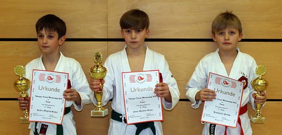 Drei Starter, drei Pokale (Foto: S. Schr&ouml;ter)