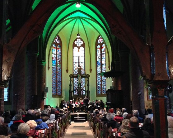 Das Zupforchester Obergebra spielte gestern in Ilfeld zu Gunsten des Ahornparks auf (Foto: Judith Hesse)