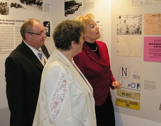 Rundgang durch Ausstellung (Foto: M- Heim)