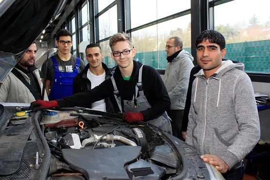 Nicht reden, handeln - die Autohaus Peter Gruppe und andere Unternehmer starten Ausbildungsoffensive (Foto: Heidrun Fischer)