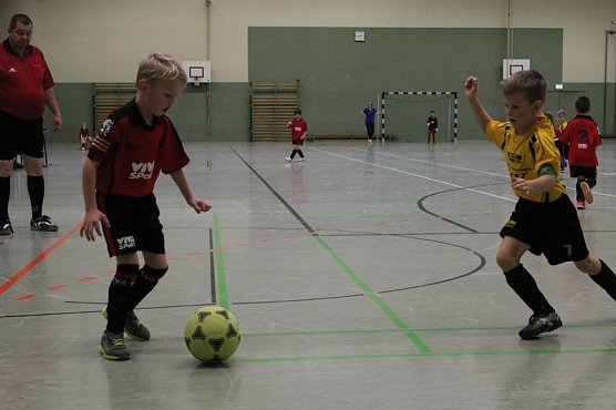 Hallenkreismeisterschaften im Fußball (Foto: Karl-Heinz Herrmann) Hallenkreismeisterschaften im Fußball (Foto: Karl-Heinz Herrmann)
