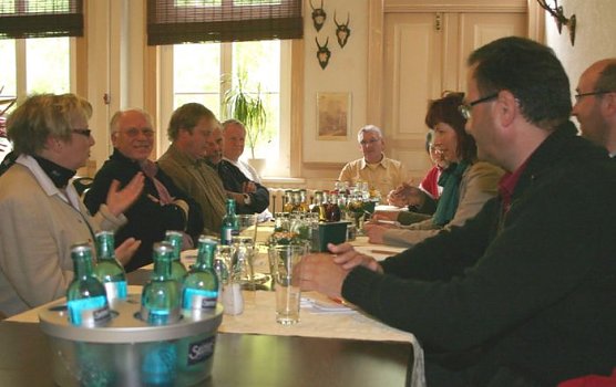 Jury in Herrmannsacker (Foto: Piper/pln)