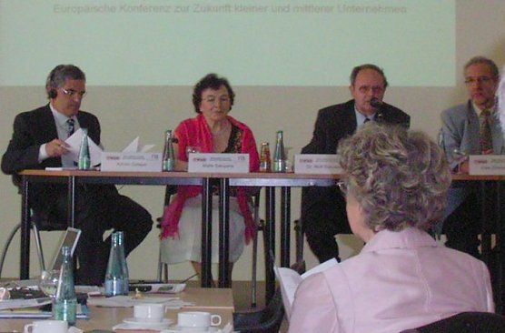 Schutzschirm gefordert (Foto: Hauthal)