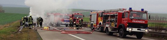 Pkw brannte auf der Autobahn (Foto: FFW Gro&szlig;wechsungen)
