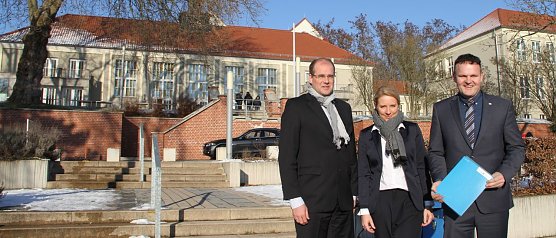 Landrat Matthias Jendricke, Unternehmerin Karina Schmidt und Hochschulpr&auml;sident Prof. Dr. Jens Wagner: Wir stehen richtig gut da (Foto: Angelo Glashagel)