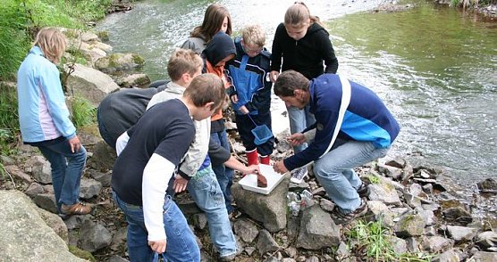 Neugierige Sch&uuml;ler (Foto: Piper)