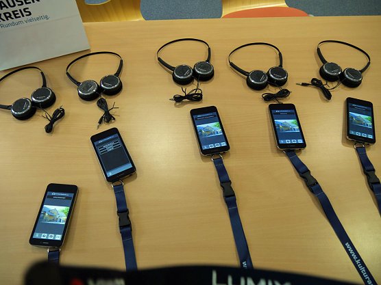 Audio-Guide für Barbarossahöhle übergeben (Foto: Landratsamt Kyffhäuserkreis) Audio-Guide für Barbarossahöhle übergeben (Foto: Landratsamt Kyffhäuserkreis)