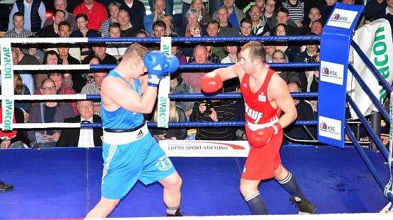 Superschwergewichtler Vladimir Ivanov im roten Dress (Foto: U. Friebel)