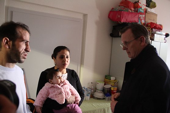 "Die Situation ist f&uuml;r alle Beteiligten unertr&auml;glich" - Bodo Ramelow besucht Fl&uuml;chtlinge in Nordhausen (Foto: Angelo Glashagel)