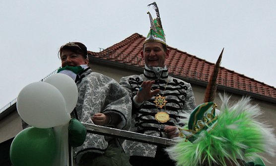 Närrinnen und Narren trotzen Wetter (1) (Foto: Karl-Heinz Herrmann) Närrinnen und Narren trotzen Wetter (1) (Foto: Karl-Heinz Herrmann)